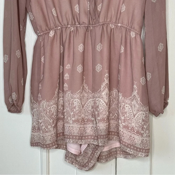 Love Tree Blush Pink Romper Size L long sleeve Paisley detail summer date night - Picture 7 of 16